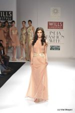 Diana Penty walk the ramp for Sakshee Pradhan Show at Wills Lifestyle India Fashion Week 2012 day 2 on 7th Oct 2012 (6).JPG